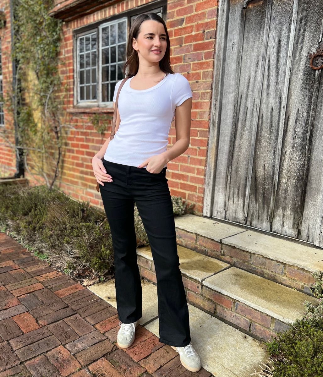 Dark Wash Wide Leg Jeans in Black