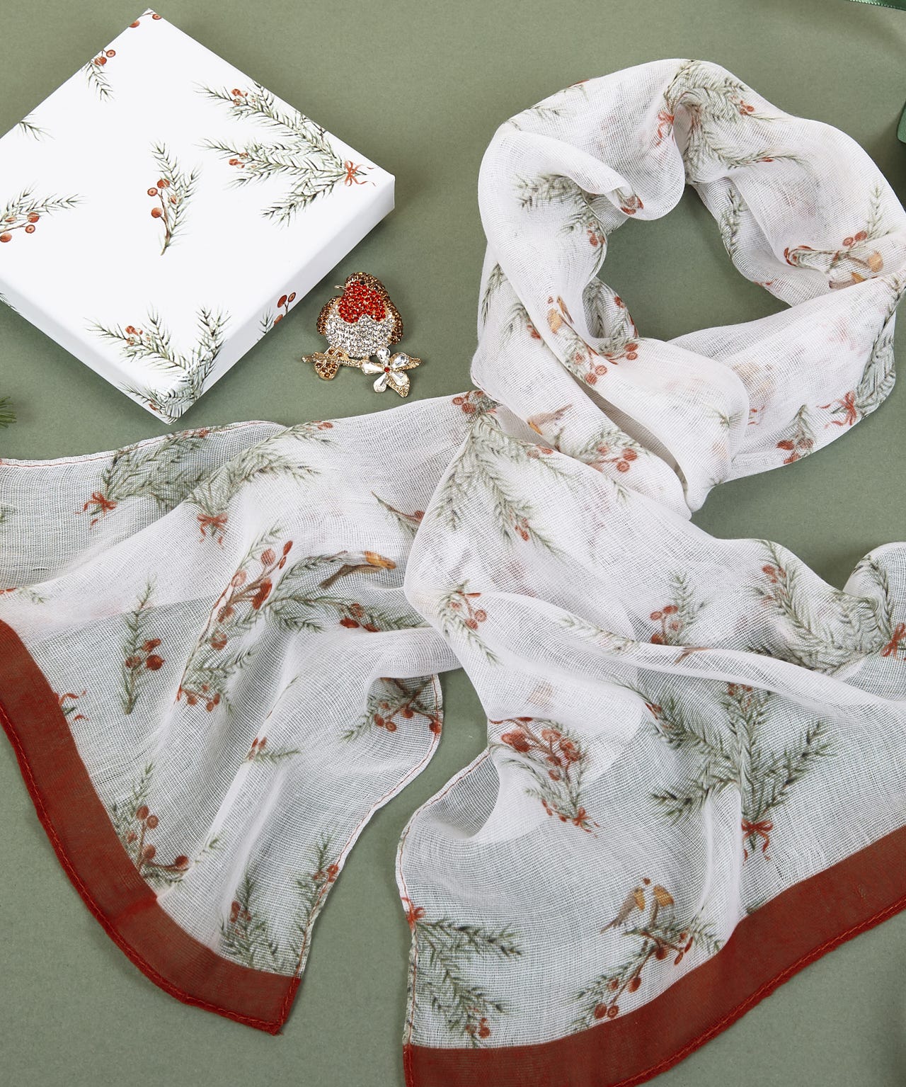 Damart Robins Scarf & Brooch Set
